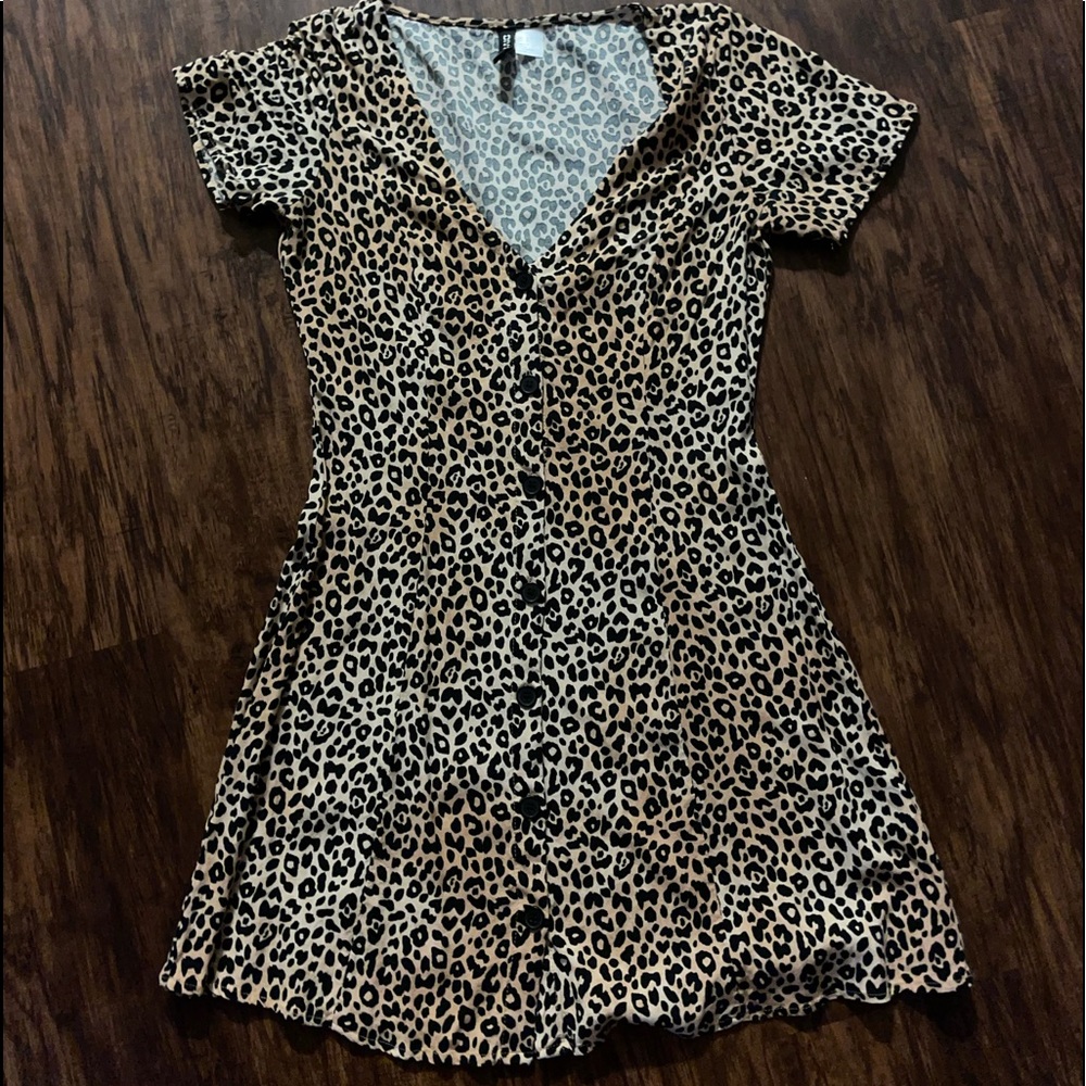 Cheetah print dress. Size 6. Great condition.